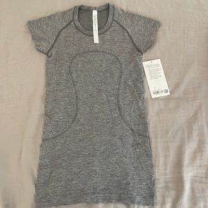 Lululemon, Swiftly Tech SS Crew, Size 4